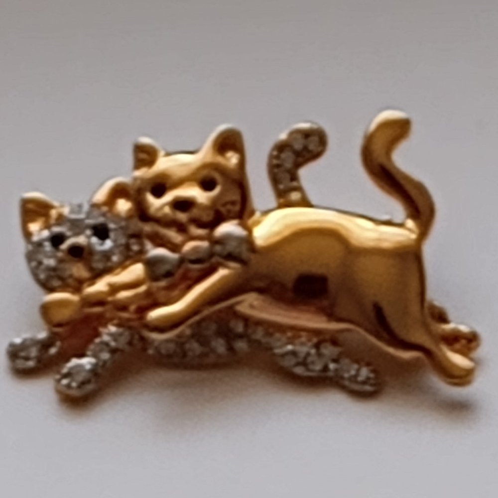 Twin cats pin brooch with clear rhinestone
